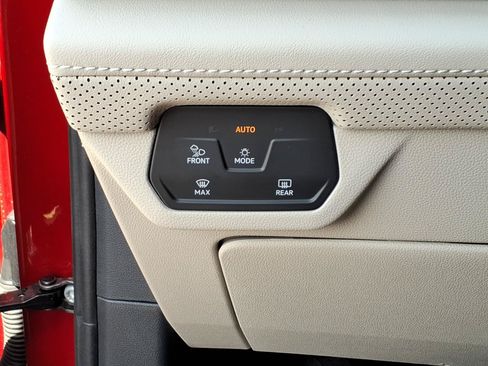 Used 2025 Volkswagen Atlas SE FWD image 21