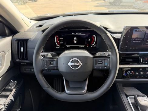 New 2026 Nissan Pathfinder Platinum FWD image 18