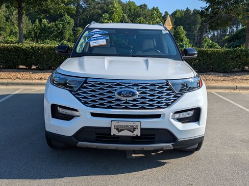 Certified 2023 Ford Explorer Platinum w/ Technology Package AWD/4WD image 9