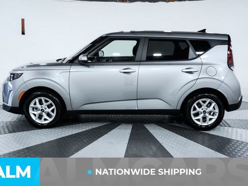 Used 2025 Kia Soul LX w/ LX Technology Package FWD image 2