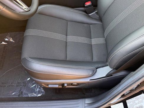 Used 2025 MAZDA CX-50 AWD 2.5 S w/ Premium Package image 18