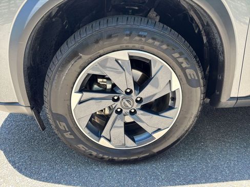 Used 2025 Nissan Rogue SV FWD image 33