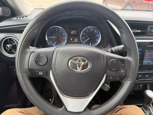 Used 2018 Toyota Corolla LE image 15