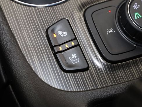 Used 2023 GMC Acadia SLT w/ Elevation Edition image 7