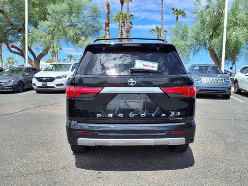 Used 2025 Toyota Sequoia Capstone AWD/4WD image 6