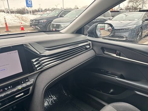 Used 2025 Toyota Camry XSE image 27