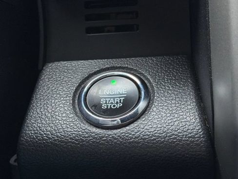 Used 2019 Ford F150 Lariat w/ Equipment Group 502A Luxury AWD/4WD image 19