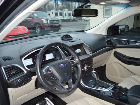 Used 2018 Ford Edge Titanium image 16