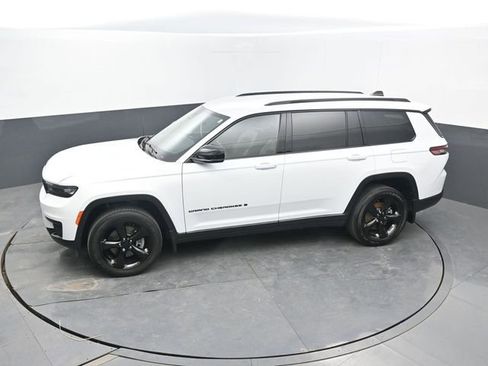 Used 2023 Jeep Grand Cherokee L Laredo image 47