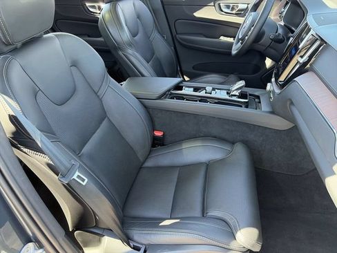 Used 2023 Volvo XC60 B5 Ultimate w/ Protection Package Premier FWD image 11