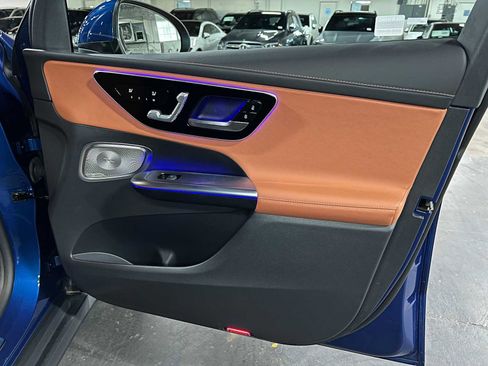 Used 2023 Mercedes-Benz GLC 300 4MATIC image 10