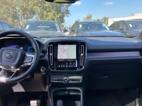 Used 2023 Volvo XC40 B5 Plus w/ Protection Package Premier AWD/4WD image 3