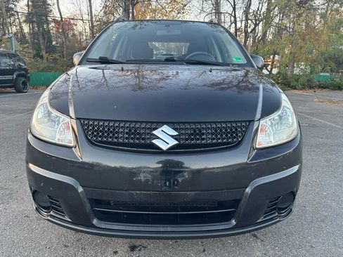 Used 2010 Suzuki SX4 AWD Hatchback image 2