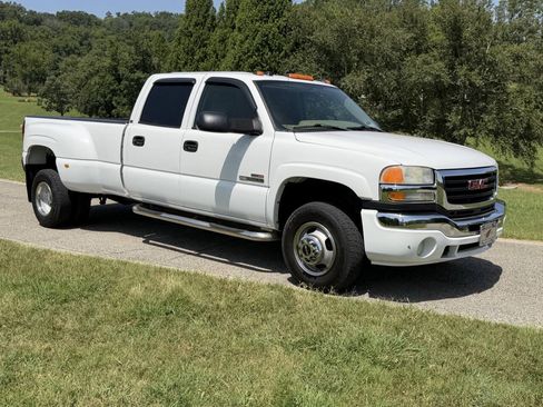 Used 2005 GMC Sierra 3500 SLT w/ Heavy-Duty Power Package AWD/4WD image 18