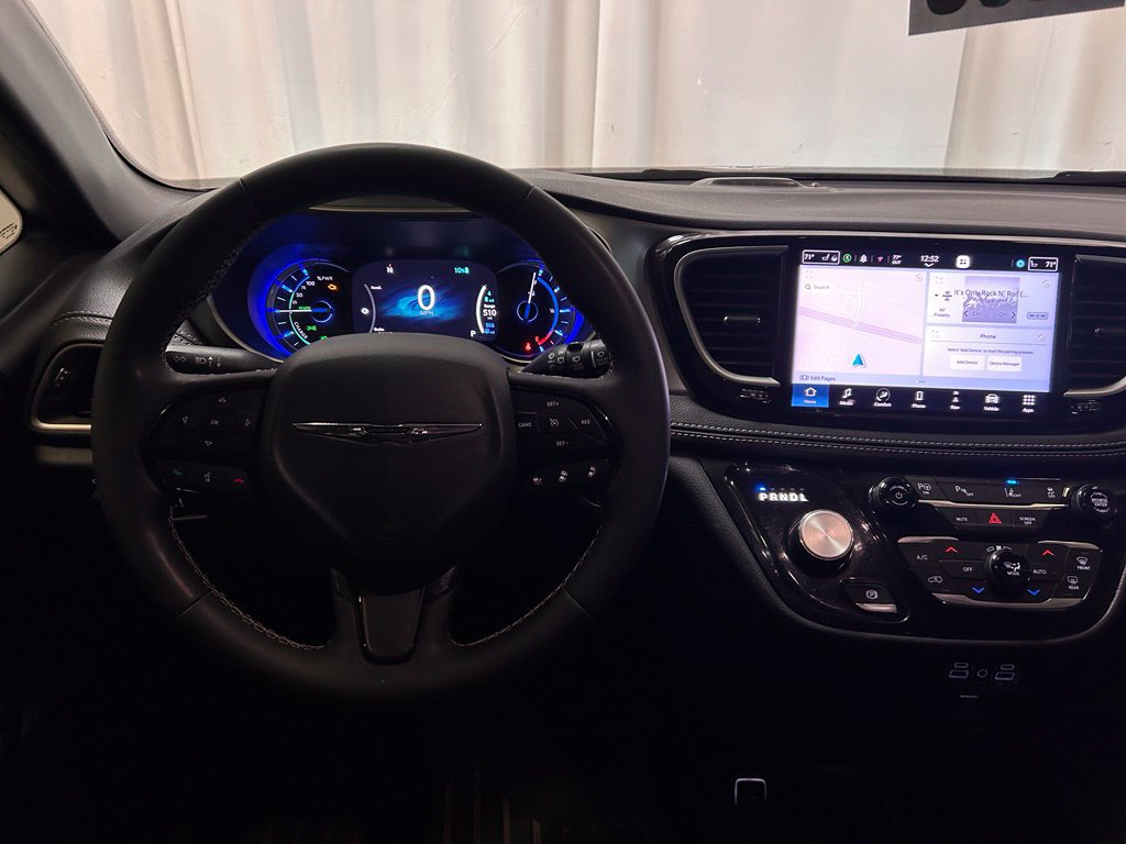 Used 2023 Chrysler Pacifica Touring-L w/ Uconnect Theater Family Group FWD image 14