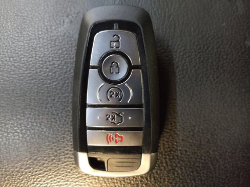 Used 2020 Ford Fusion SEL FWD image 32