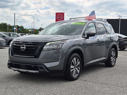 Used 2024 Nissan Pathfinder SL w/ Black Appearance Package