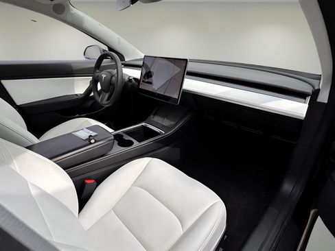Used 2021 Tesla Model 3 Standard Range Plus RWD image 19