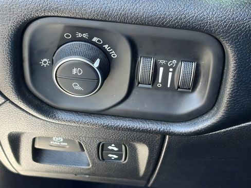 Used 2020 RAM 1500 Laramie AWD/4WD image 16
