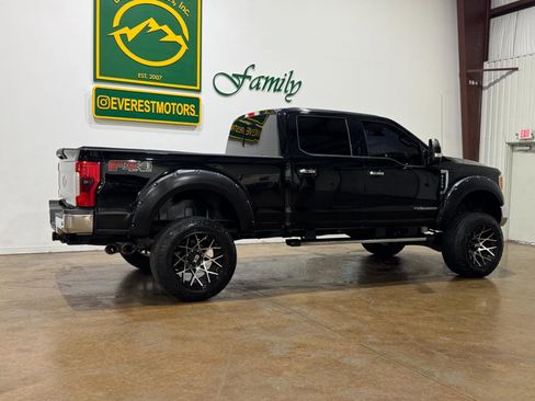 Used 2017 Ford F250 Lariat w/ Lariat Ultimate Package AWD/4WD image 3