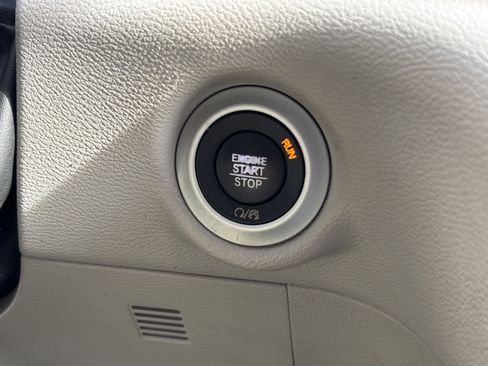 Used 2017 Chrysler Pacifica Touring-L Plus image 18