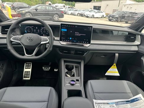 New 2026 Volkswagen Tiguan SE R-Line AWD/4WD image 12