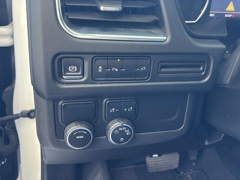 Used 2021 Chevrolet Suburban LT image 12