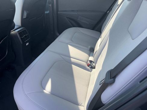 New 2025 Kia Niro EX Touring image 17