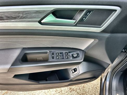 Used 2022 Volkswagen Atlas Cross Sport SE image 23