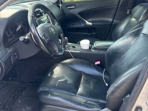 Used 2007 Lexus IS 250 w/ Premium Pkg RWD image 2