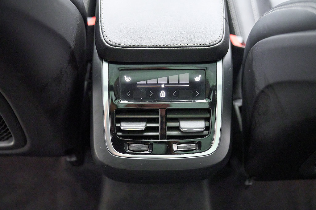 Certified 2023 Volvo XC90 B6 Ultimate w/ Protection Package AWD/4WD image 28