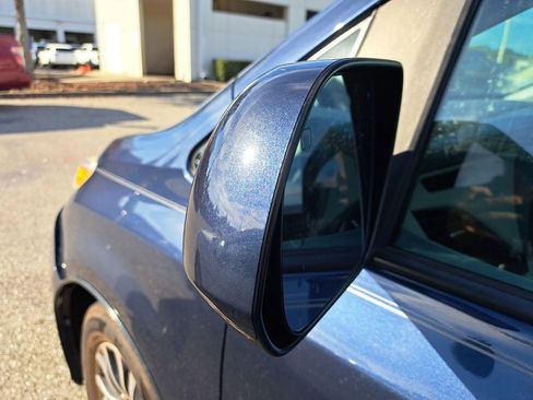 Used 2020 Toyota Sienna XLE Premium image 3