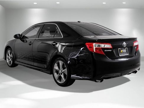 Used 2014 Toyota Camry SE w/ Leather Package image 9