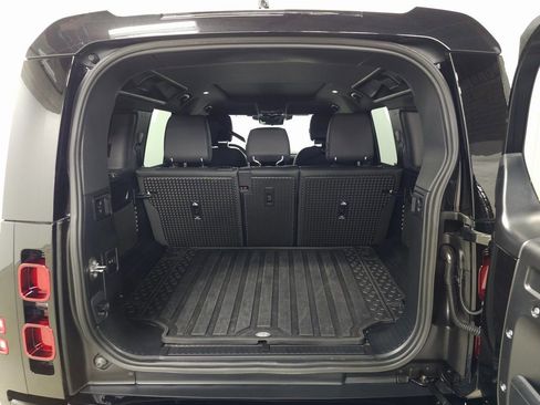 Used 2025 Land Rover Defender 110 X-Dynamic SE image 6