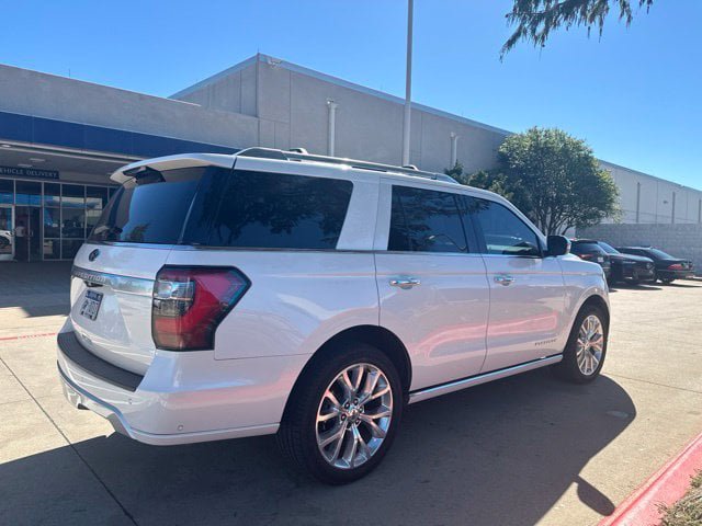 Used 2018 Ford Expedition Platinum RWD image 2