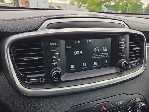 Used 2019 Kia Sorento L FWD image 23