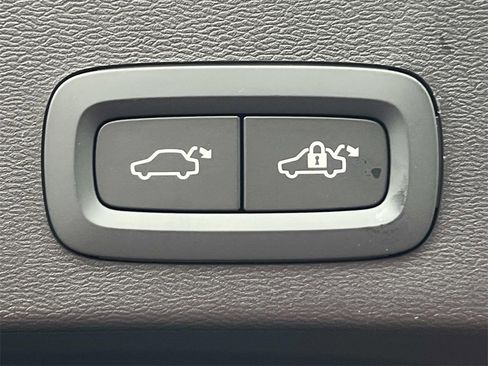 New 2026 Volvo XC40 B4 Core w/ Climate Package image 13