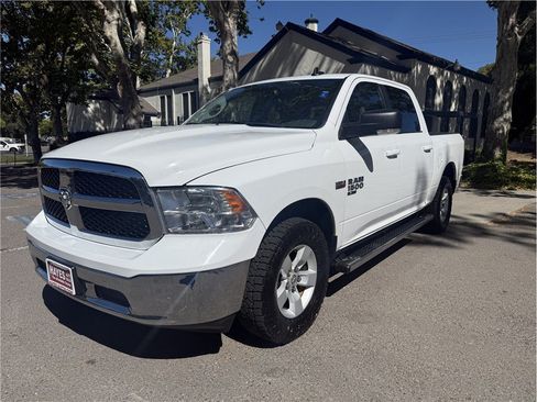 Used 2020 RAM 1500 Classic SLT w/ Luxury Group AWD/4WD image 1