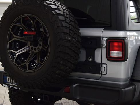 Used 2024 Jeep Wrangler Unlimited Sport AWD/4WD image 19