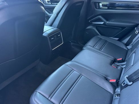 Certified 2023 Porsche Cayenne w/ Premium Package AWD/4WD image 13