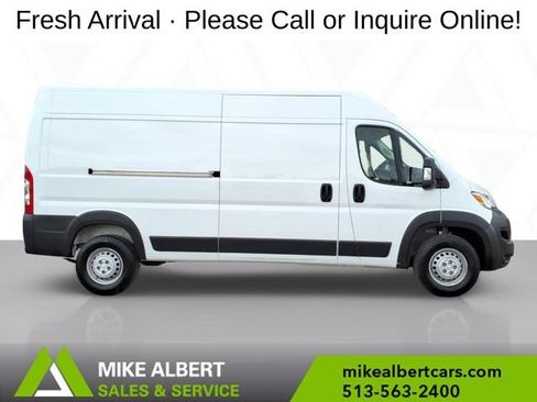 Used 2024 RAM ProMaster 2500 w/ Convenience Group FWD image 9