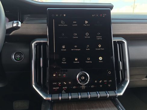 Used 2025 GMC Acadia Denali FWD image 23
