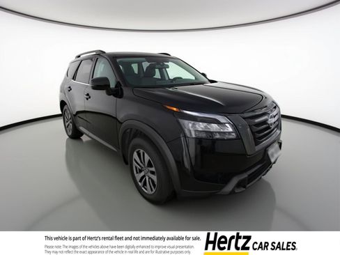 Used 2025 Nissan Pathfinder SV image 1