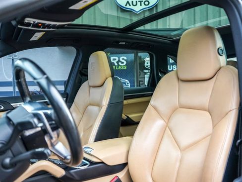 Used 2018 Porsche Cayenne Platinum Edition w/ Premium Package AWD/4WD image 23