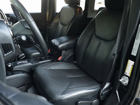 Used 2015 Jeep Wrangler Unlimited Sahara image 17