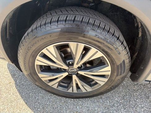 Used 2023 Nissan Rogue SV image 10