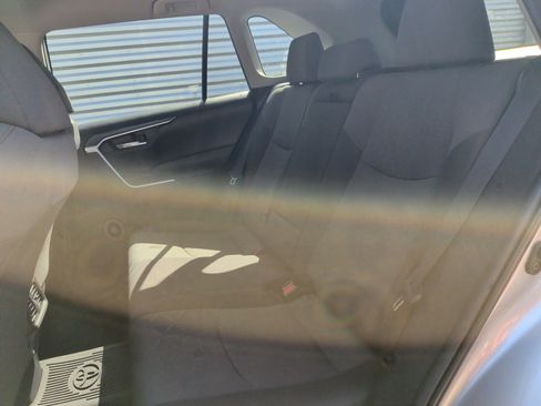 Used 2021 Toyota RAV4 XLE FWD image 30