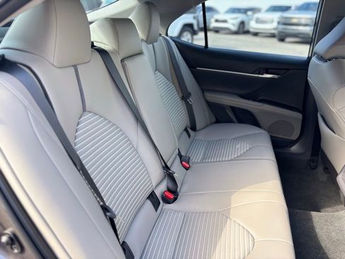 Used 2022 Toyota Camry SE image 18
