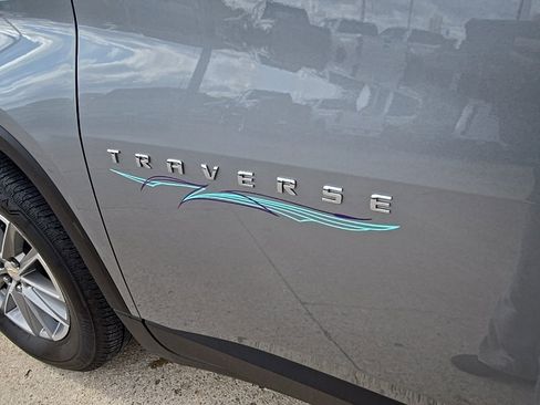 Used 2023 Chevrolet Traverse LT w/ Rear Camera Mirror Package image 44