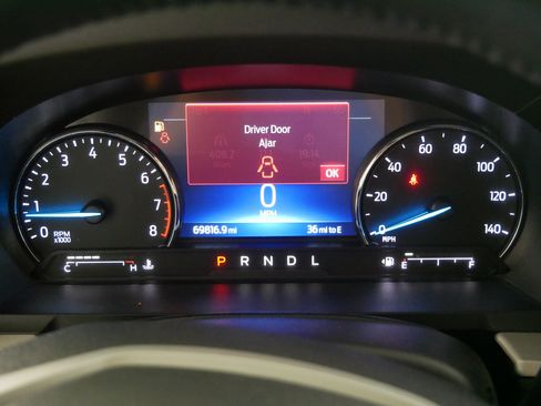 Used 2023 Ford Explorer XLT AWD/4WD image 21